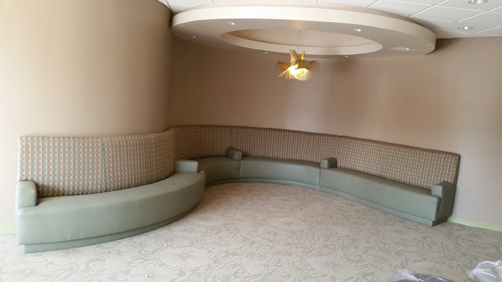 Example of a transitional entryway design in Phoenix