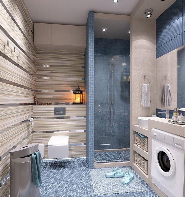 Светлая просторная душевая комната