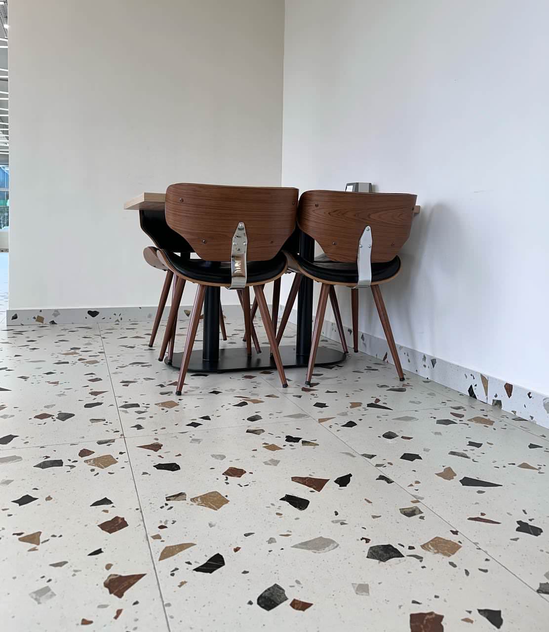 Ресторан "Мак Хаус" в высотках "Грозный Сити"