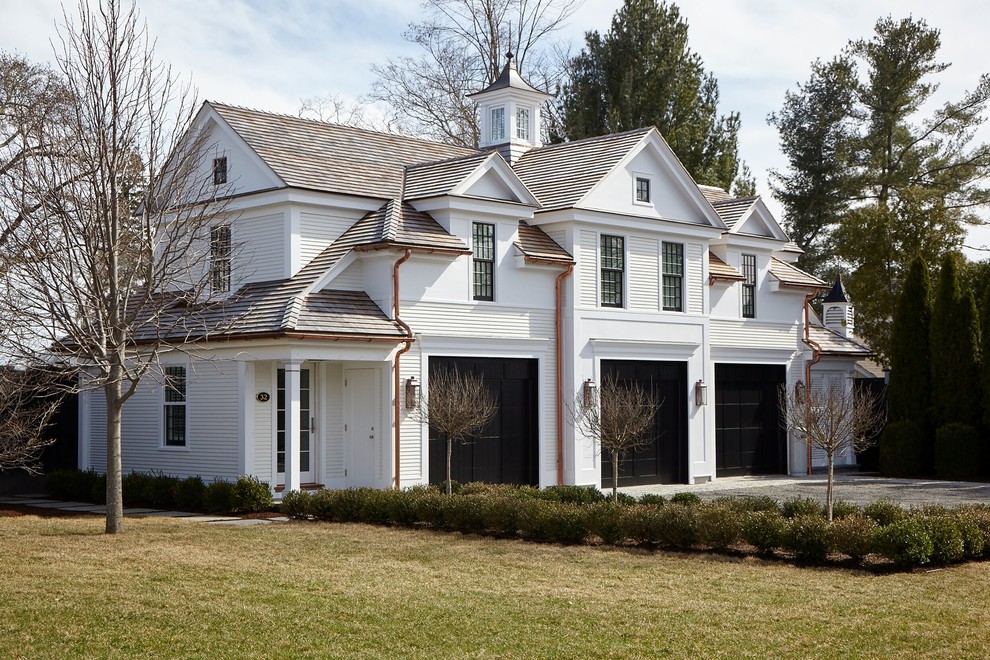 Design ideas for a mid-sized traditional detached three-car garage in New York.