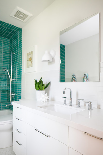 Montecito midcentury-bathroom