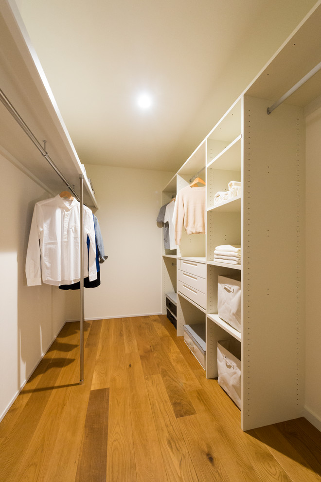 Inspiration for an asian storage and wardrobe in Other.