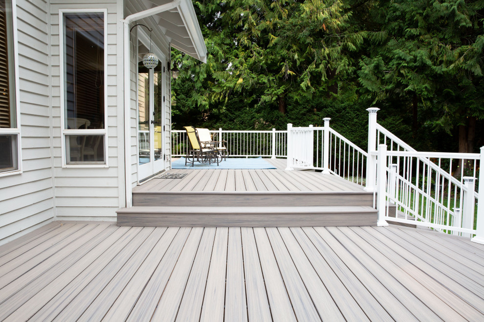 Deck - modern deck idea in Seattle