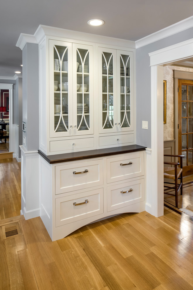 Kitchen - transitional kitchen idea in New York