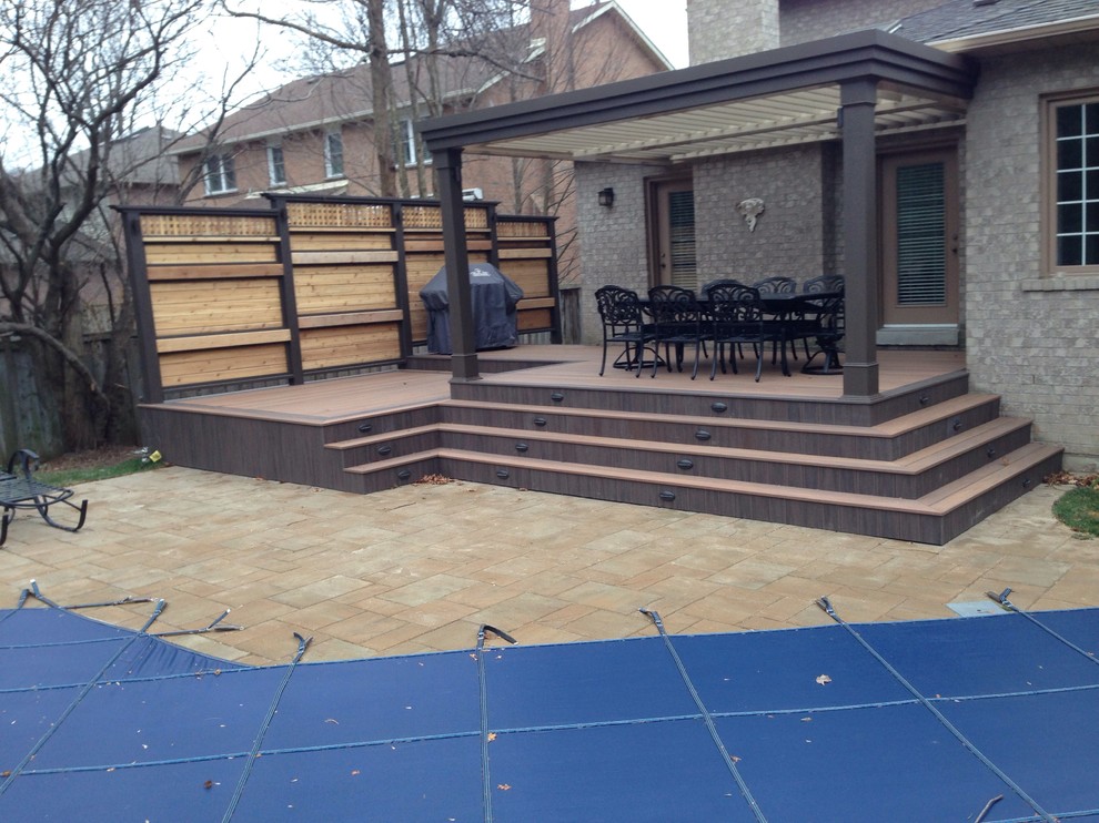 Inspiration for a contemporary deck remodel in Toronto