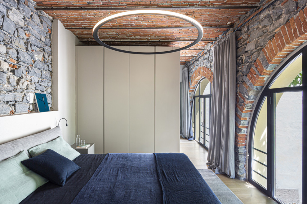 This is an example of a contemporary bedroom in Milan.