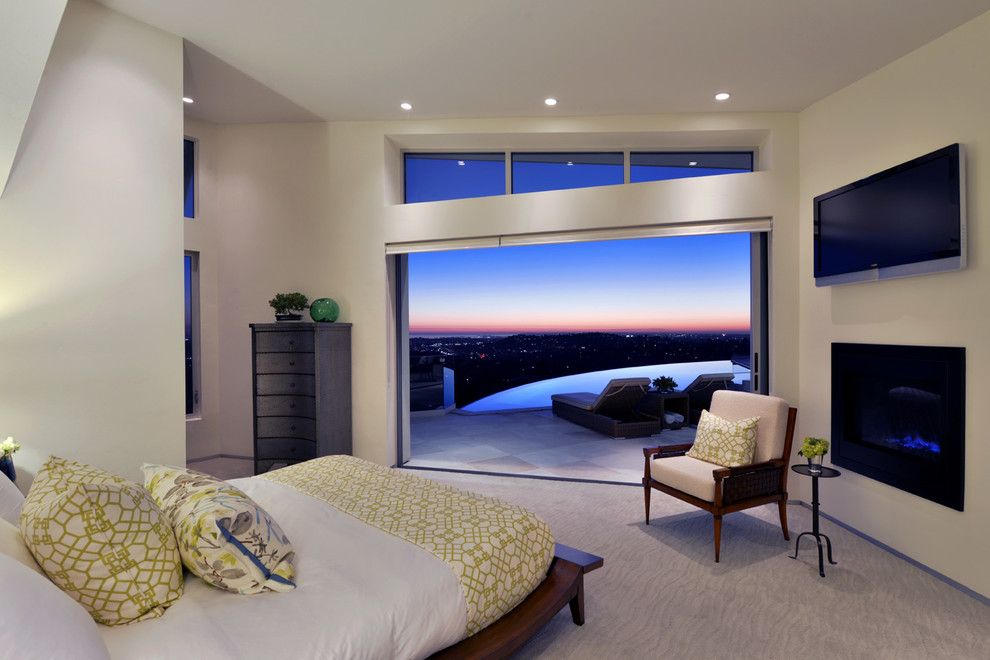 Modern master bedroom in San Diego.