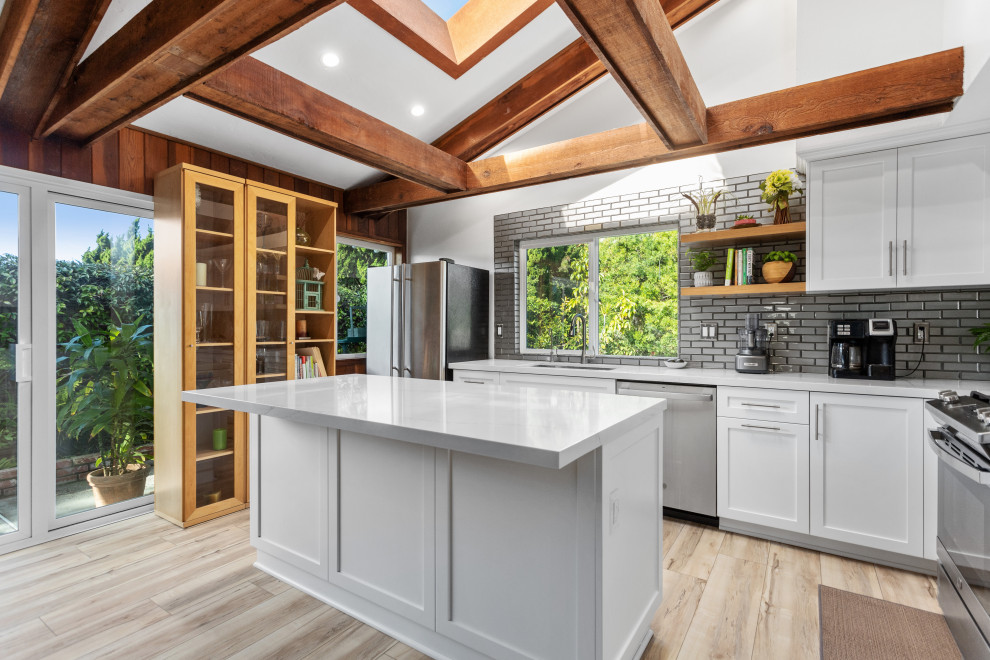 Example of a farmhouse kitchen design in Los Angeles