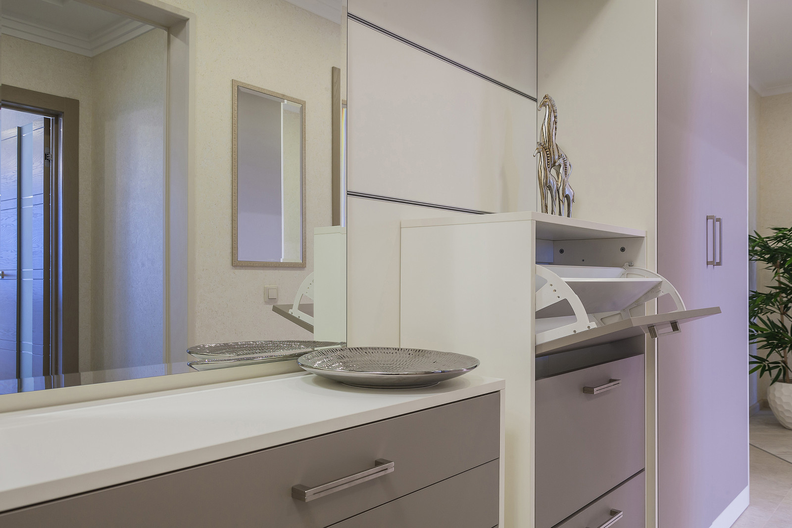 Современная квартира в светлых тонах