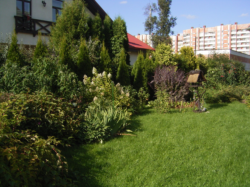 Дизайн участка в городской среде : таун-хауз в Коломягах