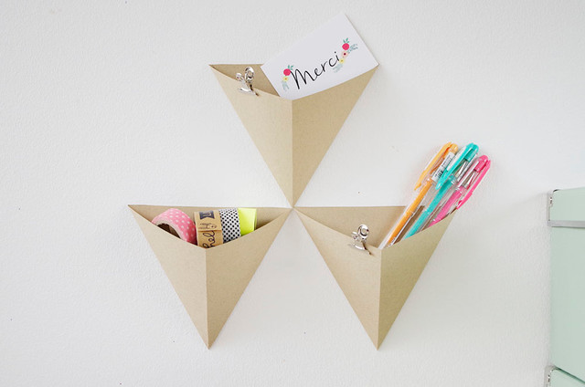DIY : Équipez votre bureau grâce à des rangements muraux en origami