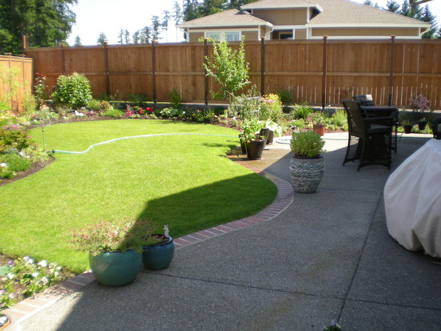 Small backyards - Traditional - Landscape - Seattle - by Puget Sound