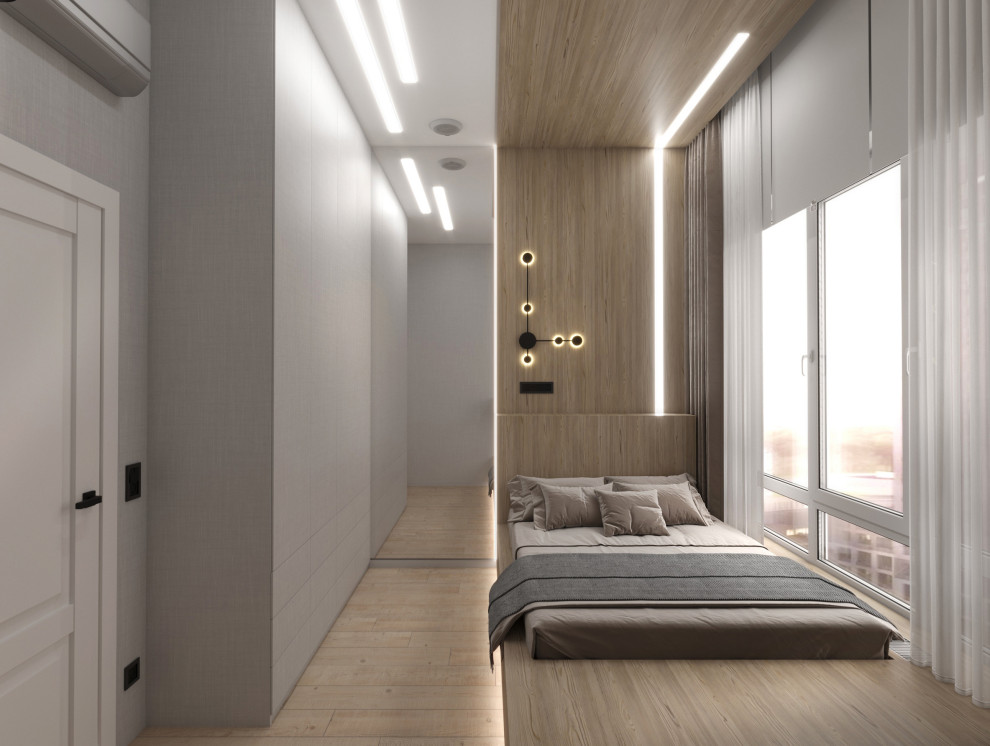 Стильный дизайн: хозяйская спальня среднего размера в современном стиле с серыми стенами, паркетным полом среднего тона, бежевым полом, деревянным потолком, панелями на части стены и матрасом на полу - последний тренд