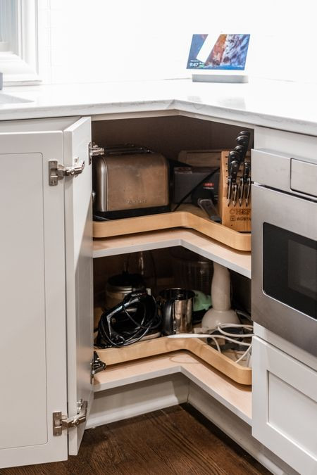 Kitchen - transitional kitchen idea in Columbus