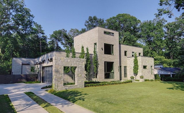 Redding modern-fasad