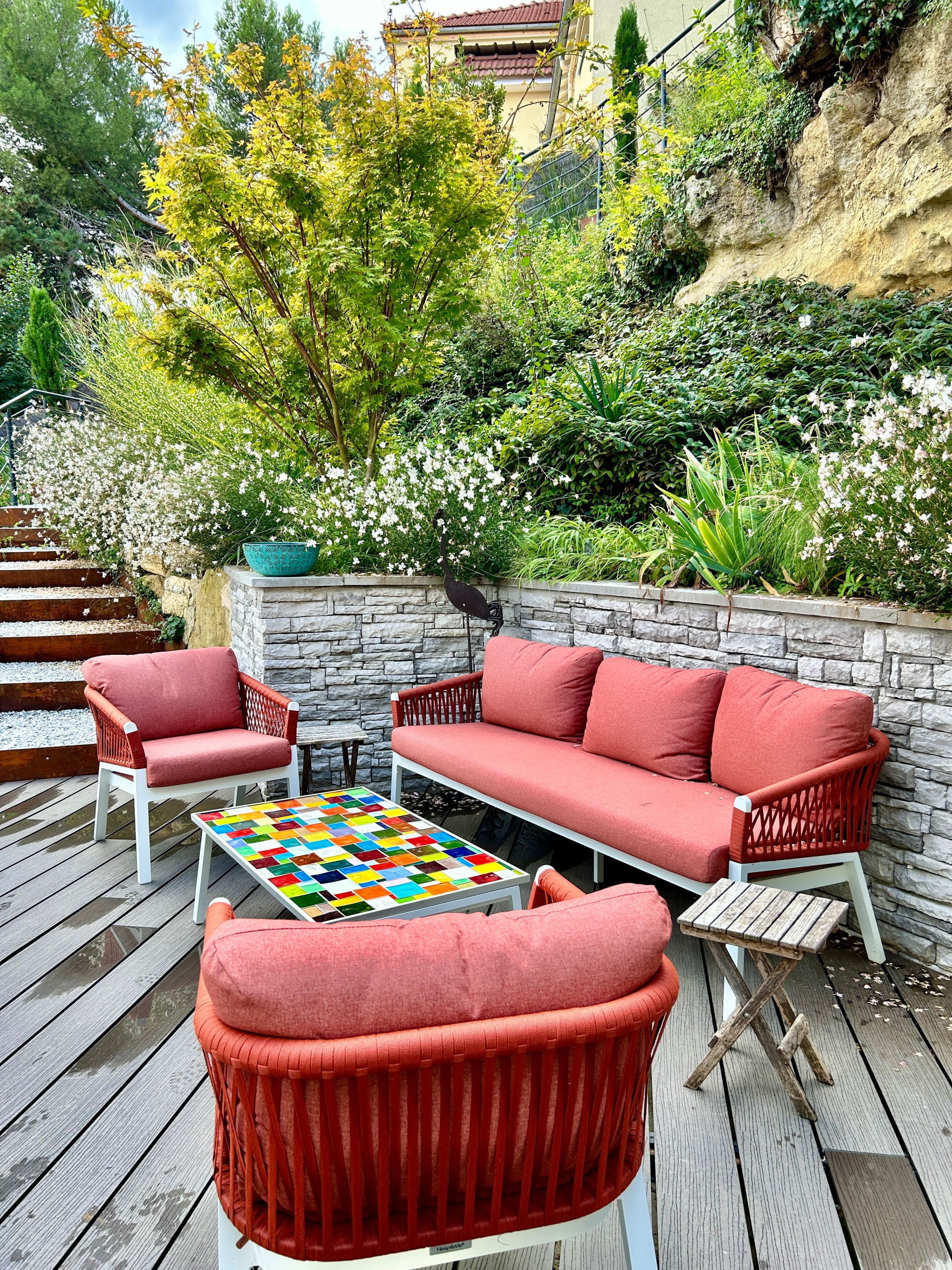 Jardin sur les falaises rocheuses
