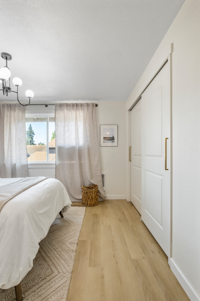 Inspiration pour une chambre d'amis design de taille moyenne avec un mur blanc, un sol en vinyl et un sol beige.