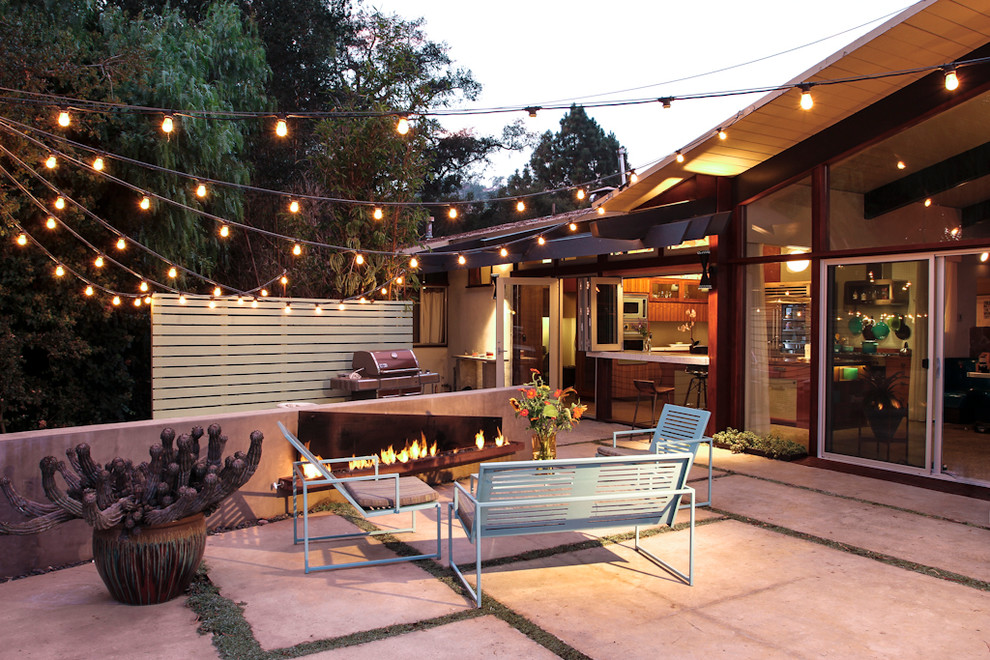 Design ideas for a midcentury backyard patio in Santa Barbara.