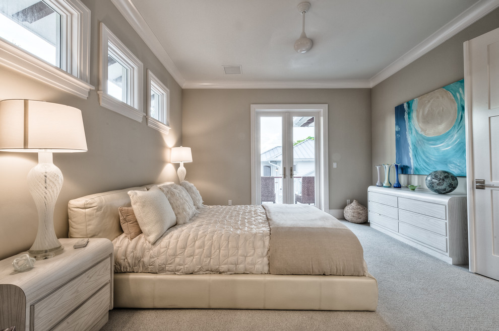 Transitional home design photo in Miami