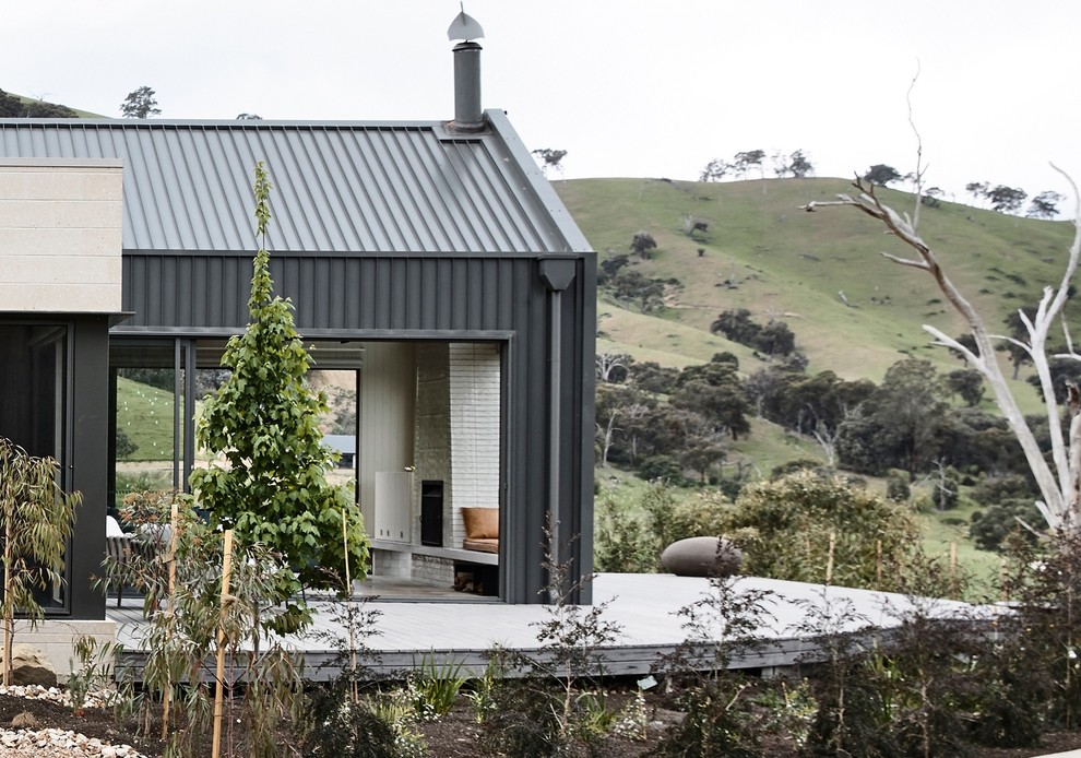 Inspiration for a large contemporary one-storey house exterior in Melbourne with mixed siding, a gable roof and a metal roof.