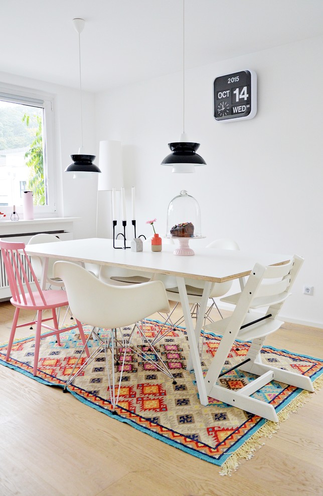 Photo of a mid-sized scandinavian dining room in Dusseldorf with white walls, light hardwood floors and no fireplace.