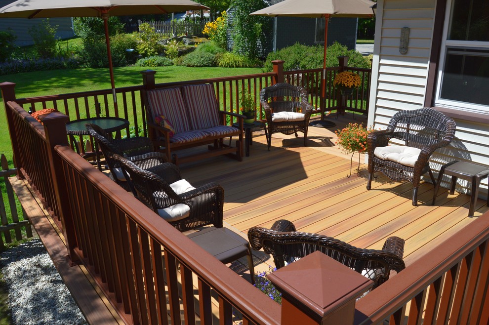 Inspiration for a timeless deck remodel in Portland Maine
