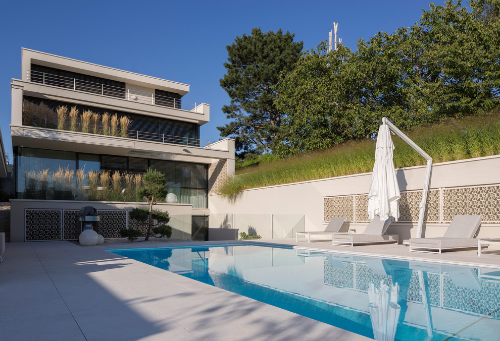 Geräumiger Moderner Pool in Sonstige