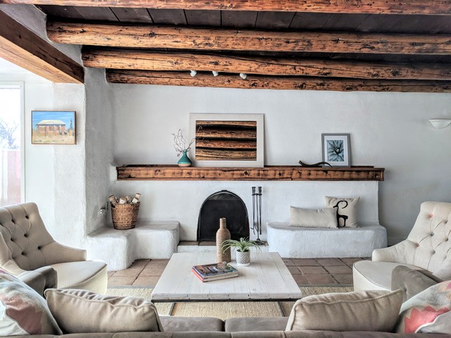 Traditional Southwestern Ranch House sud-ouest-americain-salon
