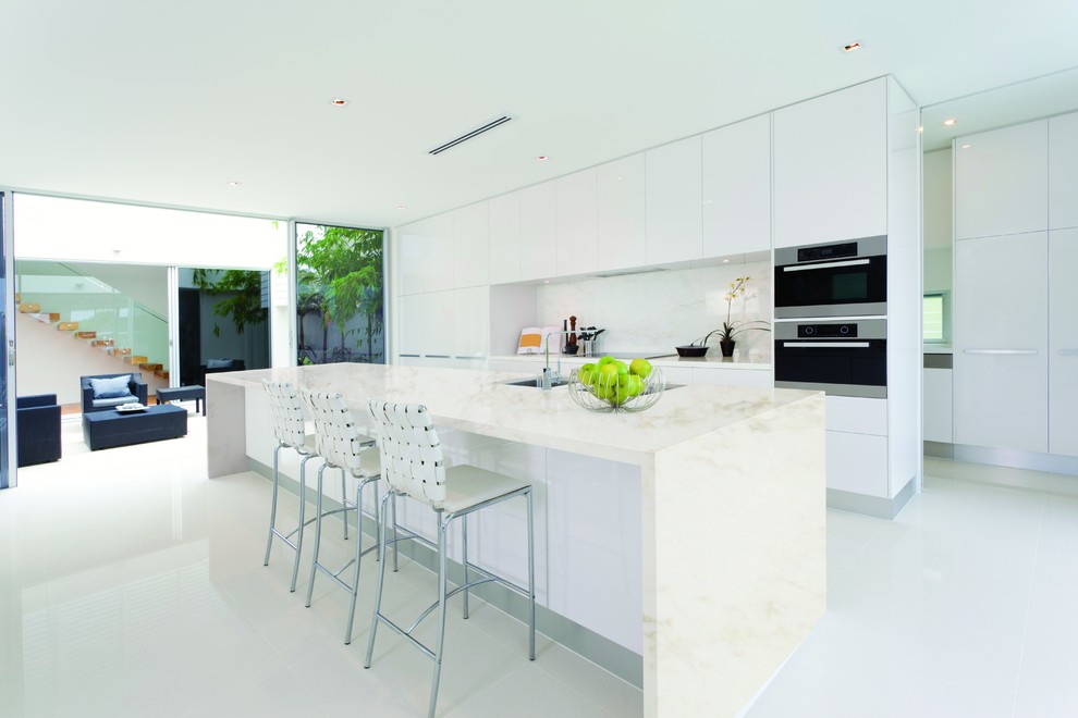 This is an example of a modern kitchen in New York.