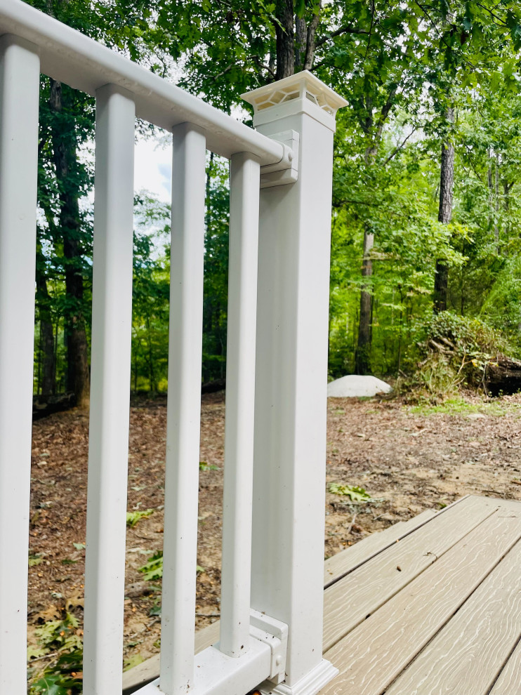 Composite Deck with Vinyl Rails