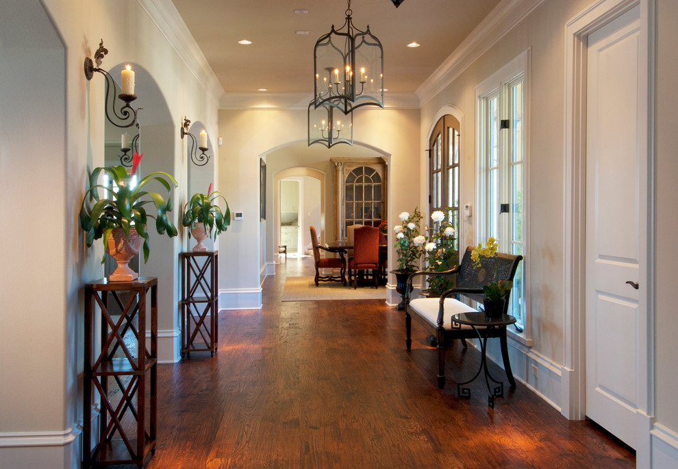 Photo of a traditional entryway in Dallas.