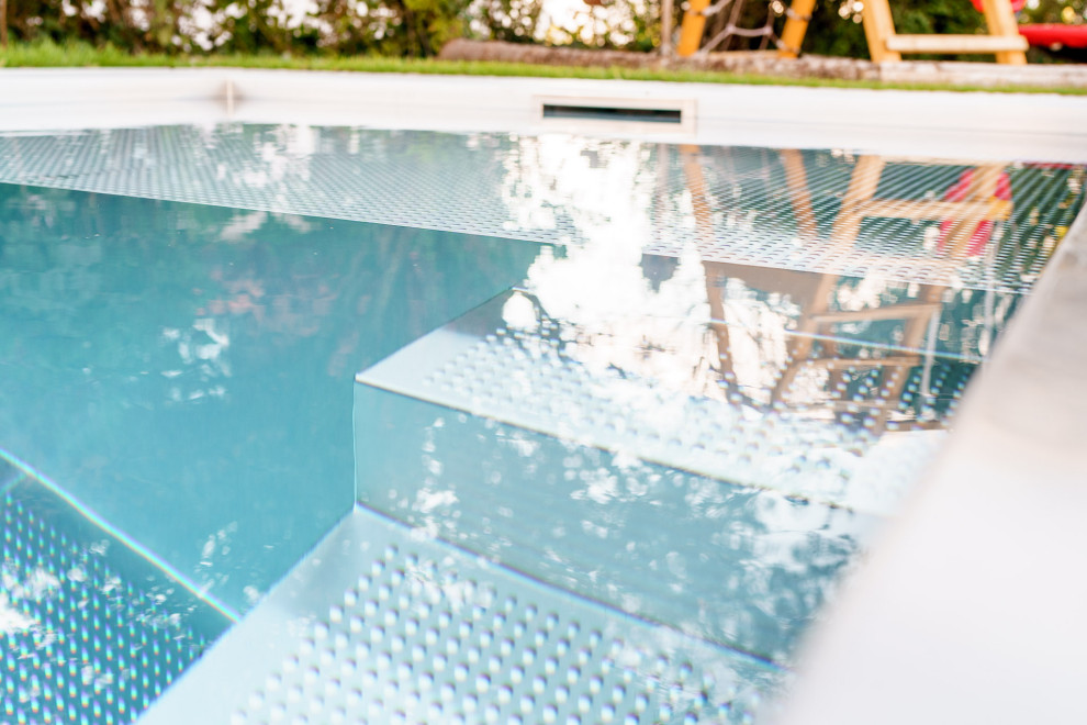 Moderner Pool in Sonstige
