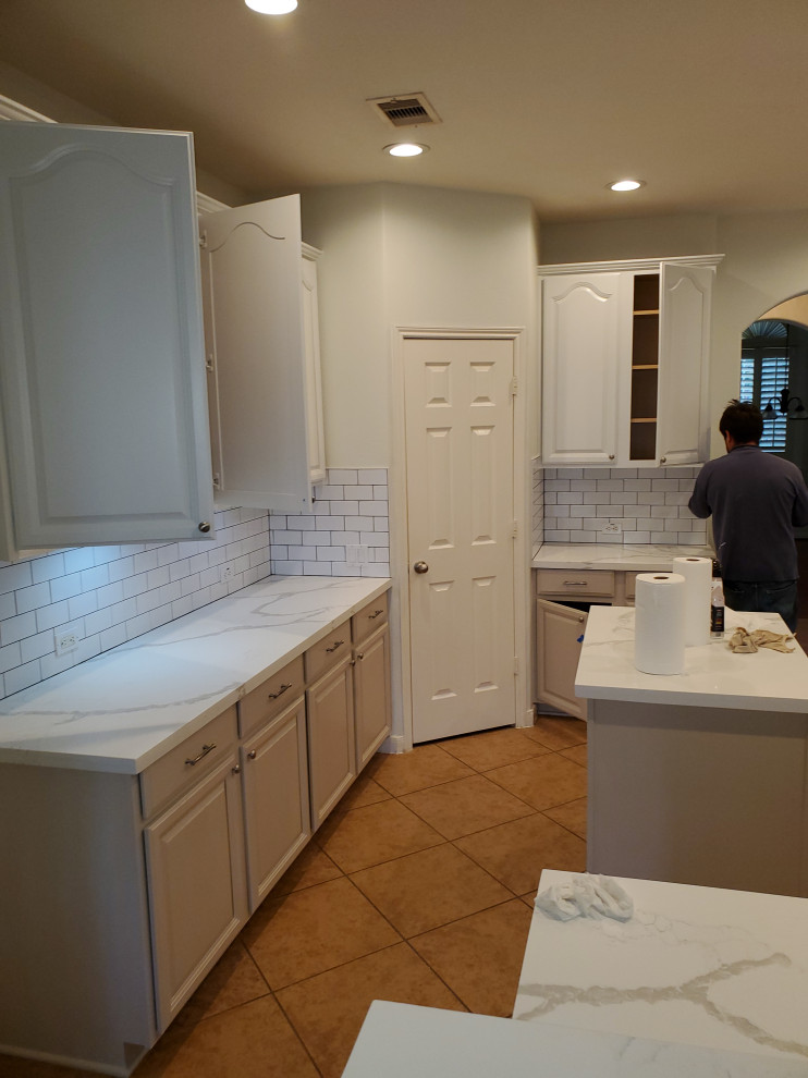 Photo of a transitional laundry room in Houston.