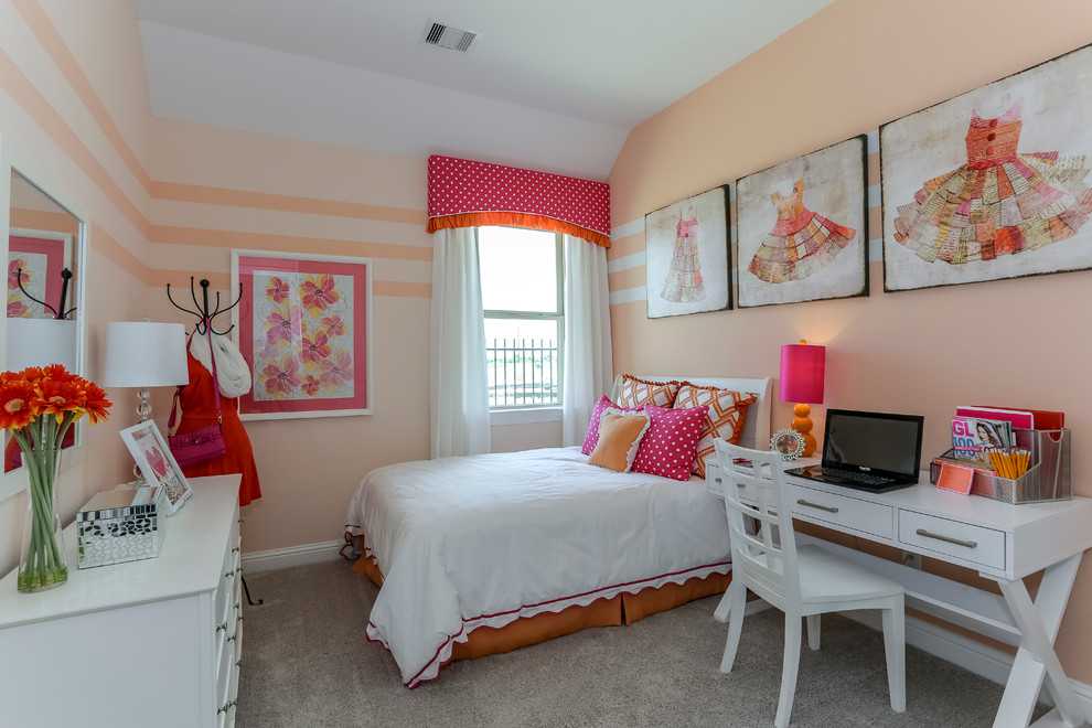 Mid-sized traditional kids' bedroom in Houston with carpet and multi-coloured walls for kids 4-10 years old and girls.