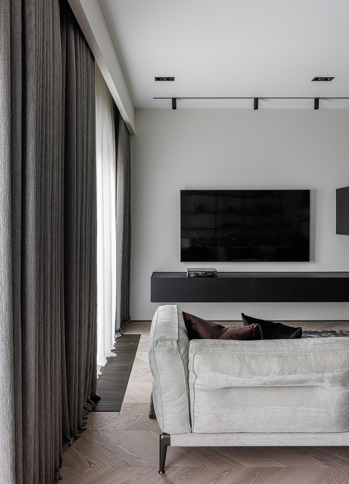 Монохромная квартира 90 м2 в центре Москвы