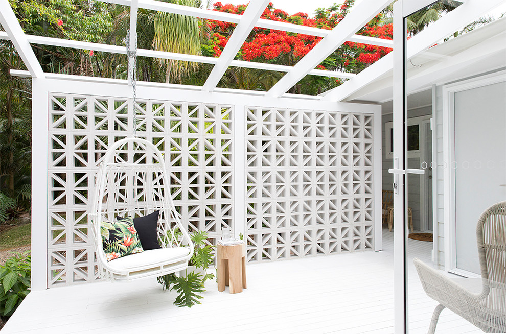 Inspiration for a beach style verandah in Brisbane.