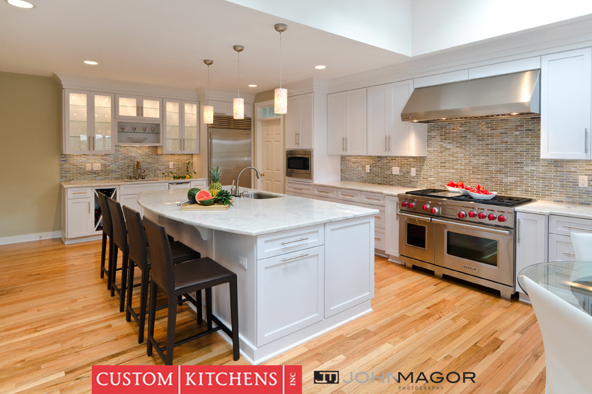 This is an example of a modern kitchen in Richmond.