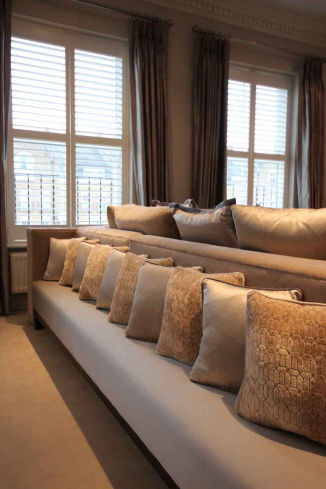 Стильный дизайн: парадная, изолированная гостиная комната среднего размера в современном стиле - последний тренд