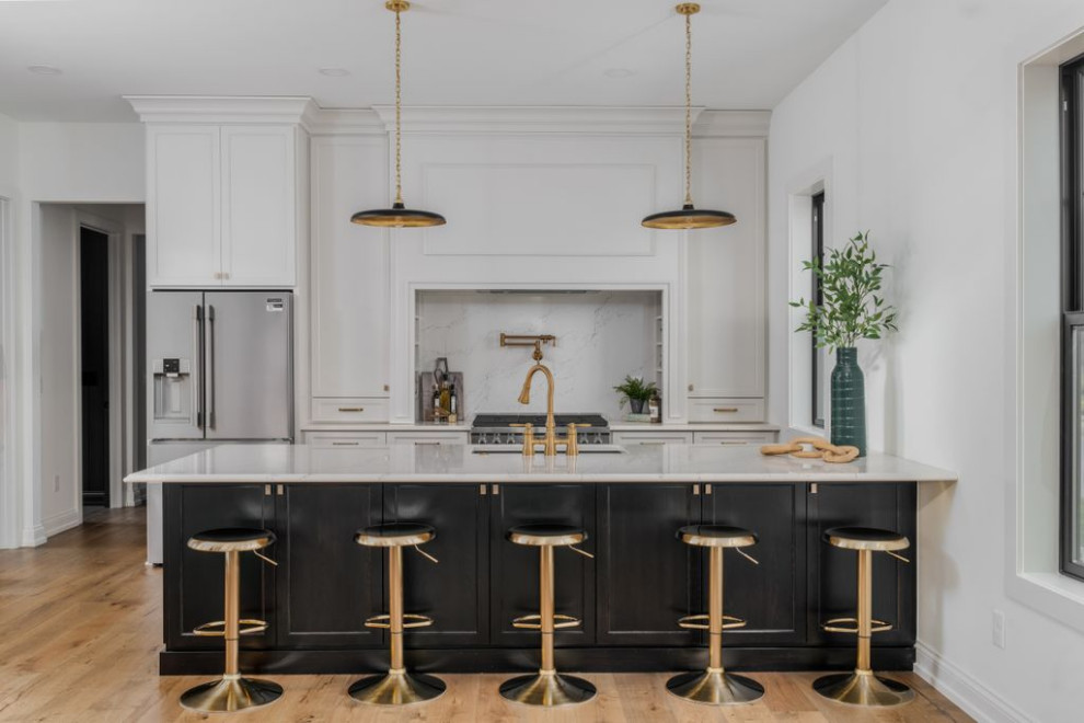 Example of a transitional kitchen design in Columbus