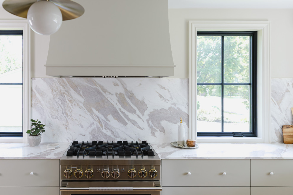 Transitional kitchen photo in Ottawa