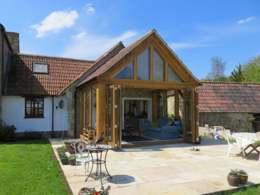 Inspiration for a traditional one-storey exterior in Berkshire with a gable roof.