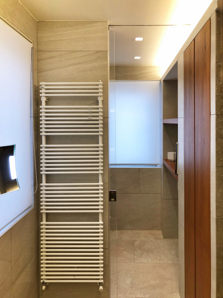 Photo of a mid-sized modern 3/4 bathroom in Milan with an open shower, a two-piece toilet, porcelain tile, beige walls, porcelain floors, a wall-mount sink and brown floor.