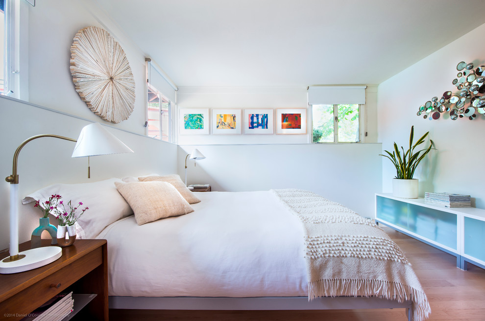 Small contemporary master bedroom in Los Angeles with white walls, light hardwood floors and no fireplace.