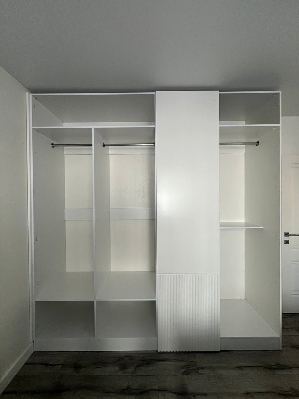 Стильный шкаф (сборка в деталях)