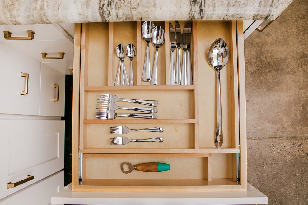 Kitchen - transitional kitchen idea