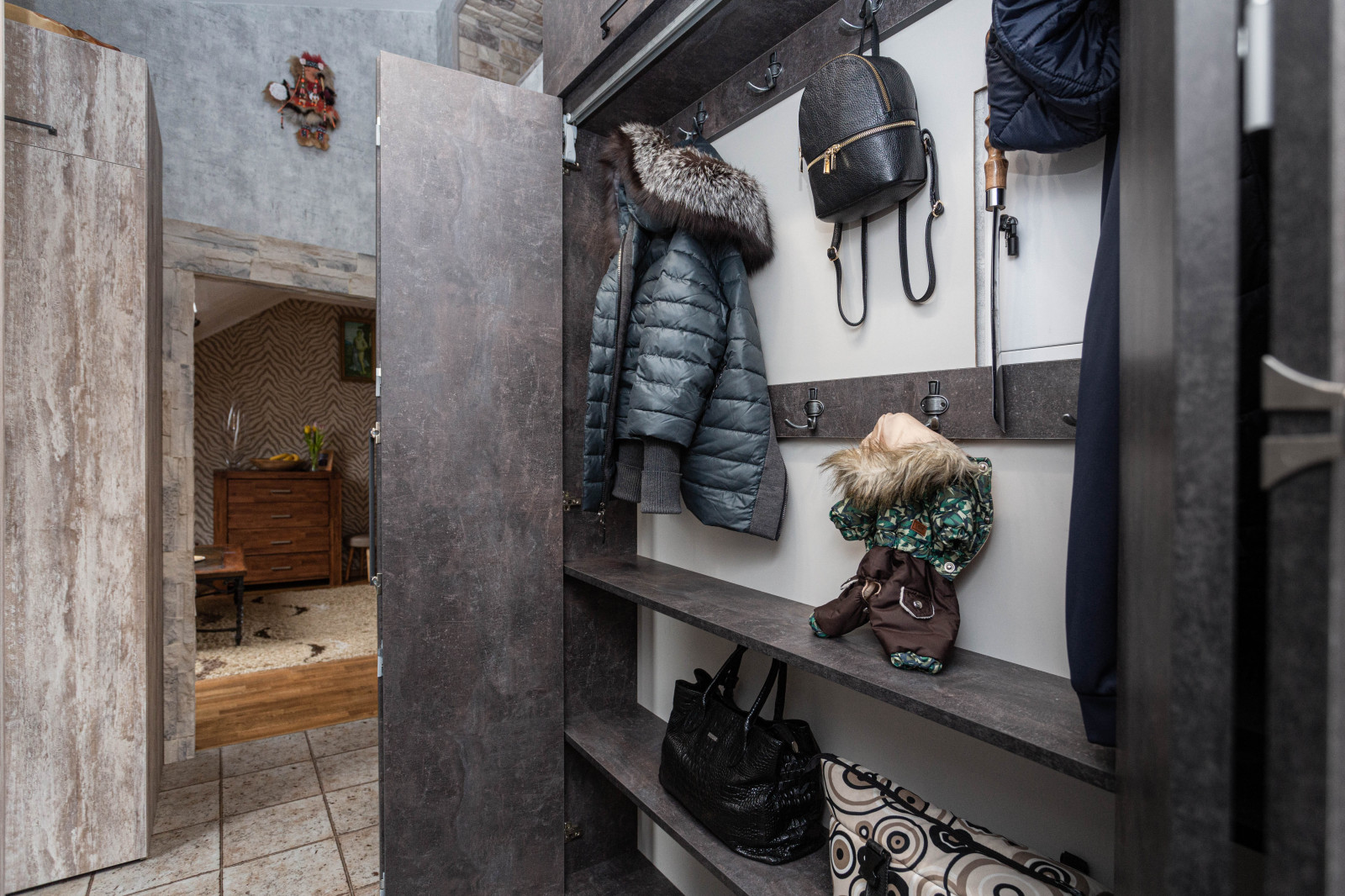 Шкаф в очень узкую прихожую