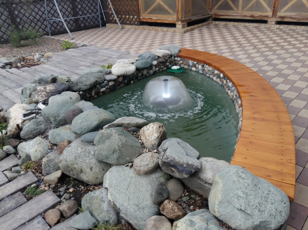 Фонтан в частном саду