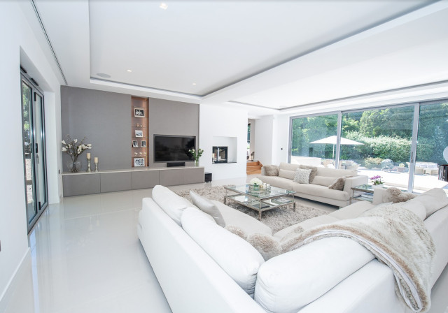 Surrey Home contemporary-vardagsrum
