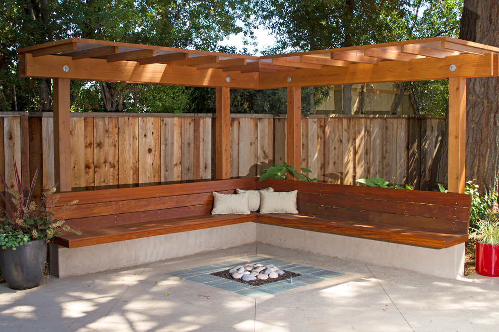 Inspiration for a mid-sized arts and crafts backyard patio in San Francisco with an outdoor kitchen, gravel and no cover.