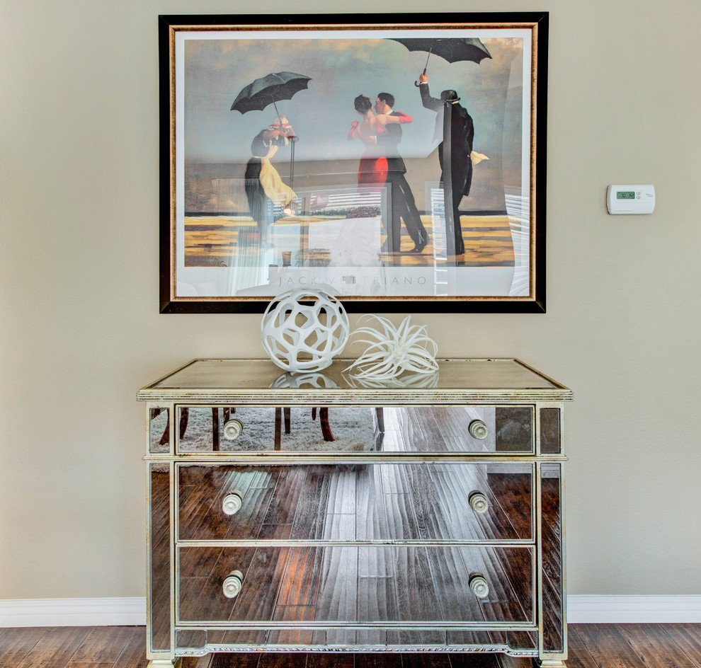 Transitional entryway photo in Orange County